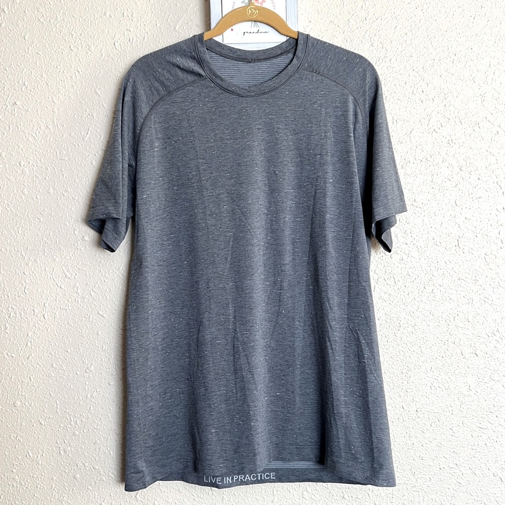 lululemon men’s fitness shirt size XL